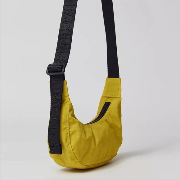 NWT Baggu Mini Crescent Bag Sour Urban Outfitters - Picture 3 of 8